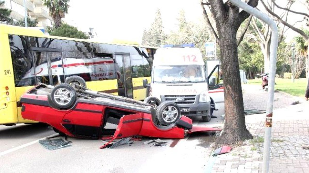 Tansiyonu Düşen Sürücü Ağaca Çarptı