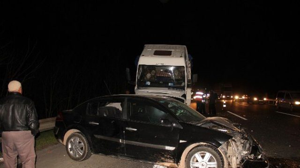 Tem Otoyolu\'nda Zincirleme Kaza: 3 Yaralı
