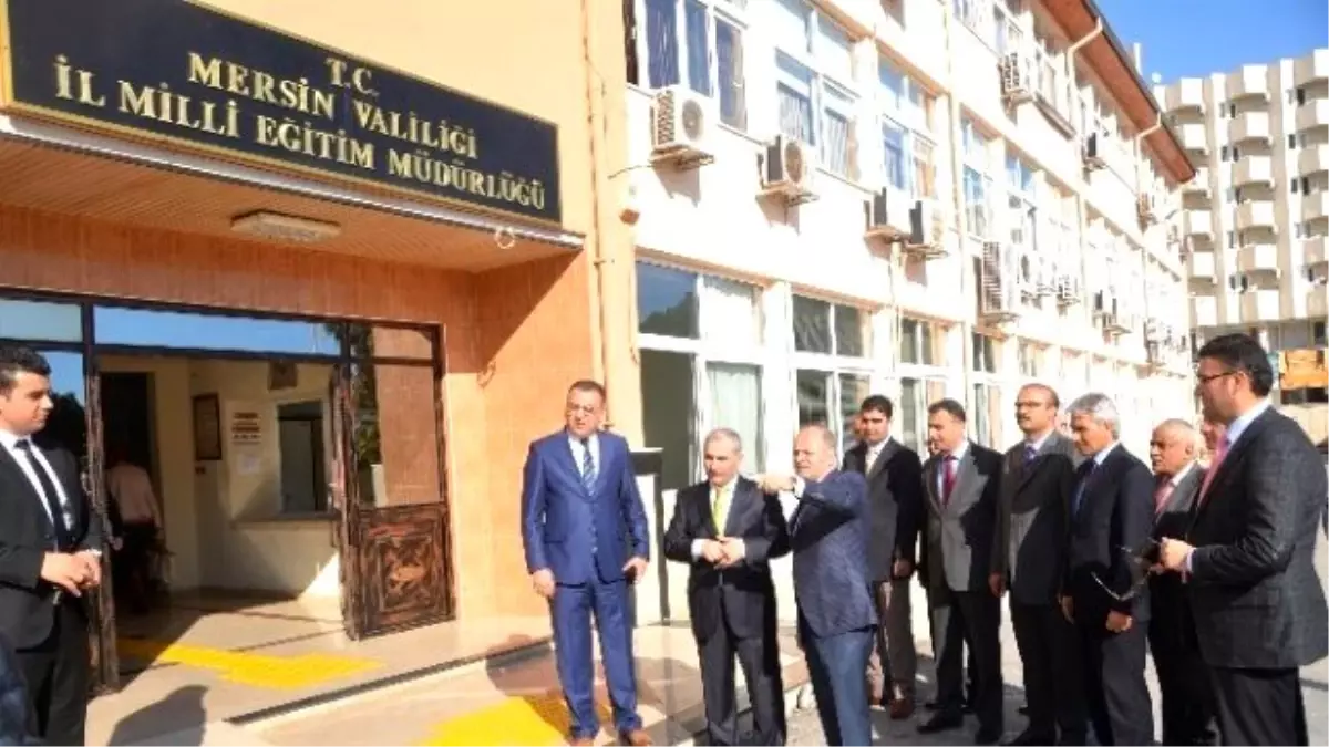 Mersin Valisi Çakacak, İl Milli Eğitim Müdürlüğünü Ziyaret Etti