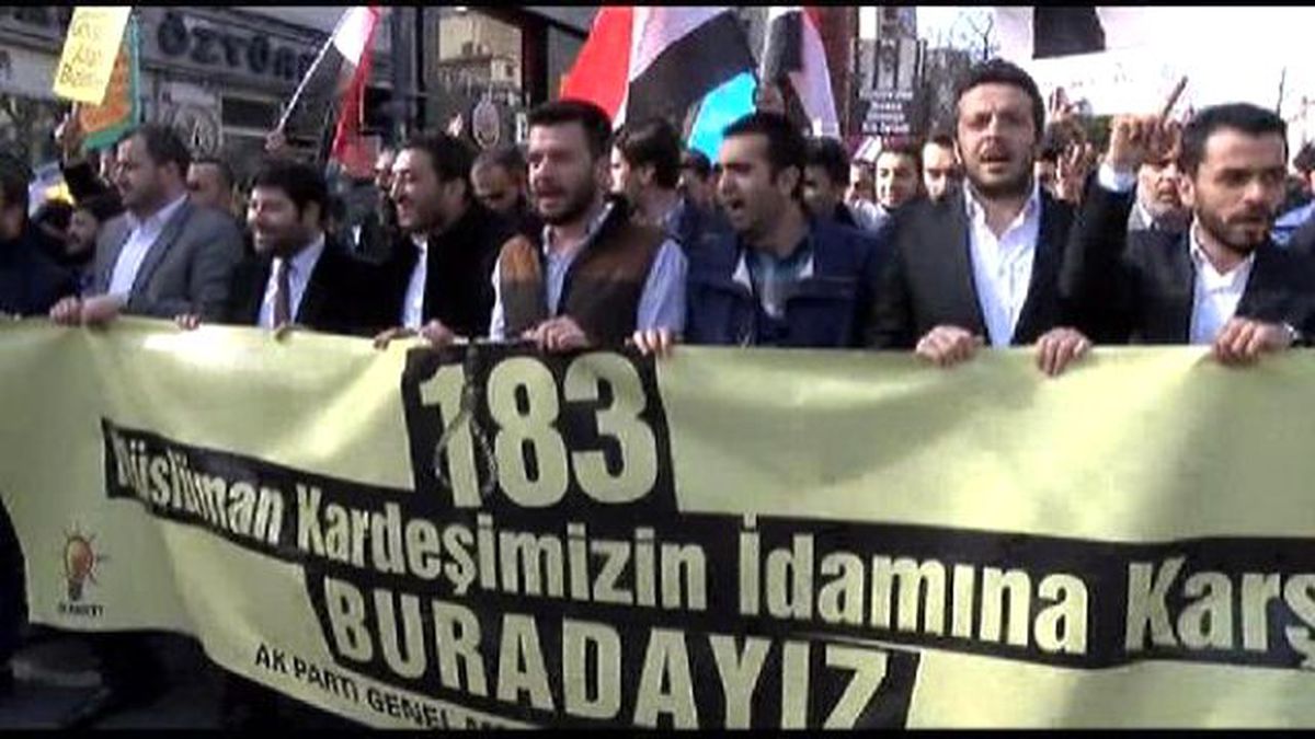 AK Parti Geçlik Kollarından Mısır\'daki 183 İdam Kararına Protesto