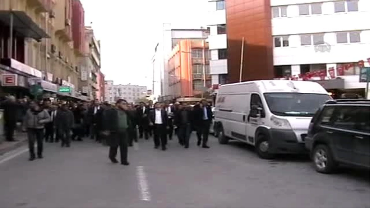Anadolu Partisi Genel Başkanı Tarhan Protesto Edildi