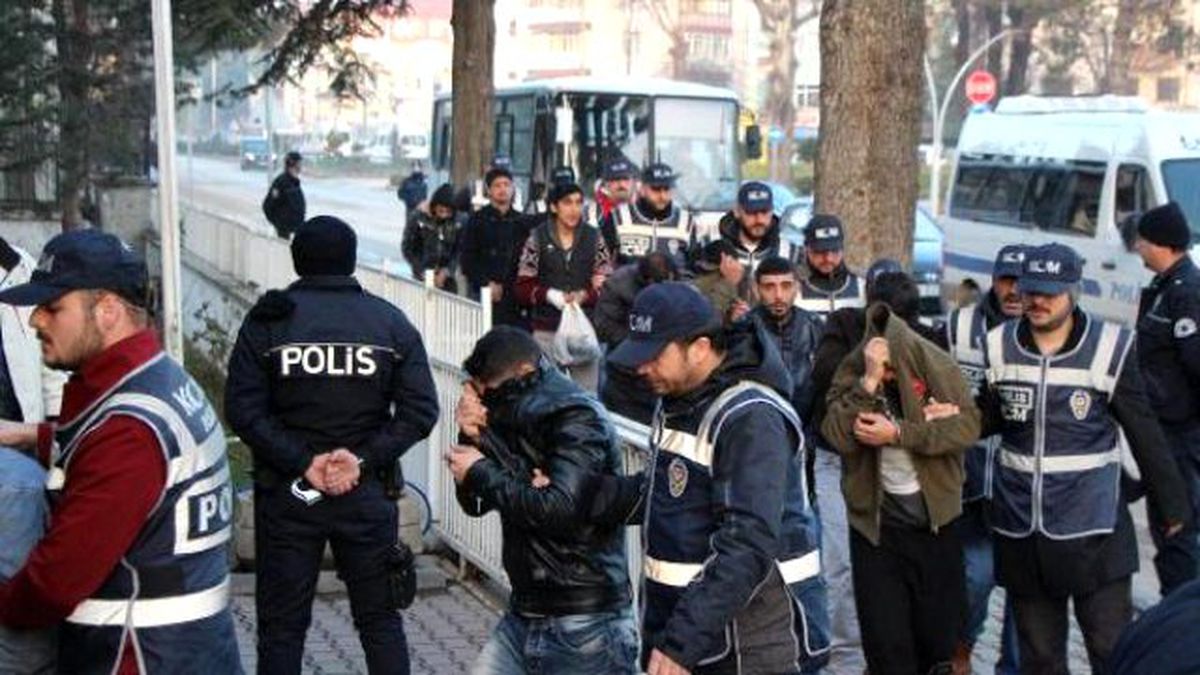 Bolu\'da \'Torbacı\'lara Operasyon: 20 Gözaltı