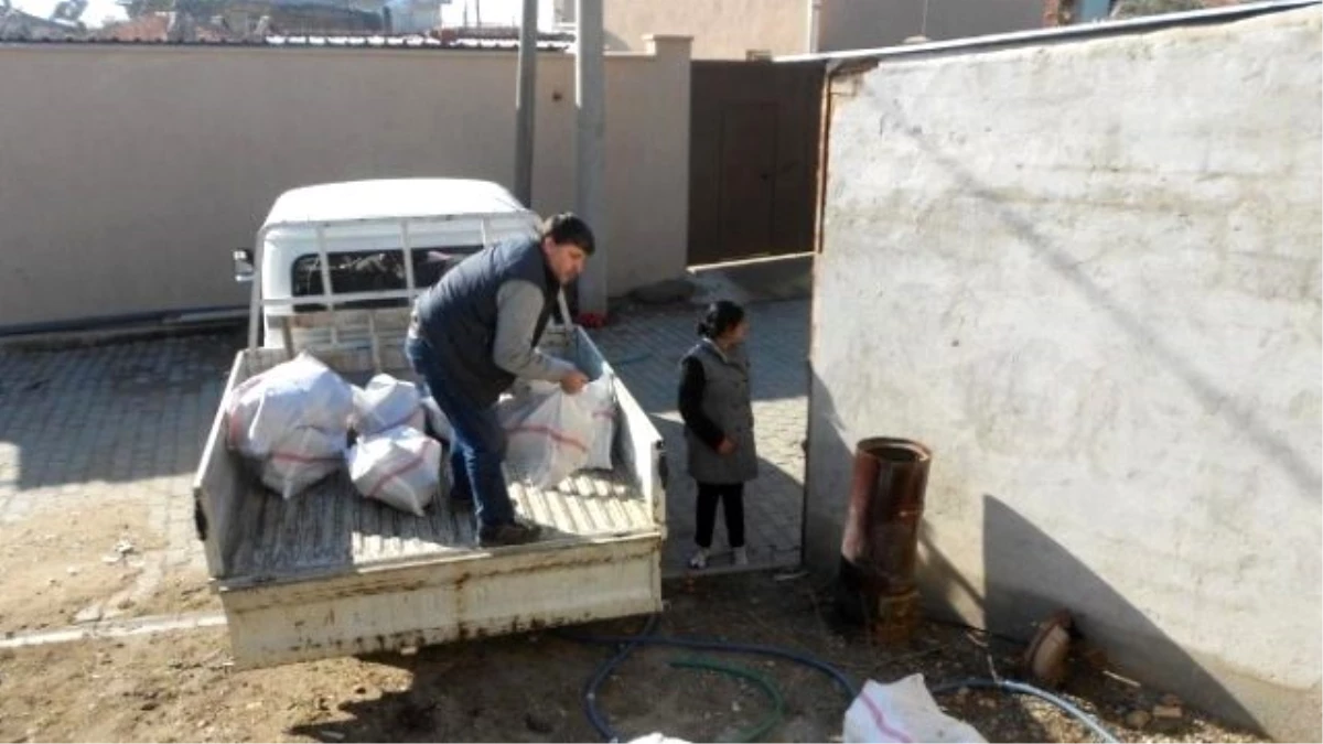 Burhaniye\'de İhtiyaç Sahiplerine Belediye Yardımı