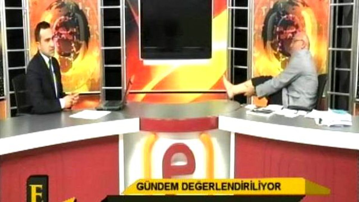 CHP Milletvekili Mahmut Tanal, Canlı Yayında Çorabını Çıkardı