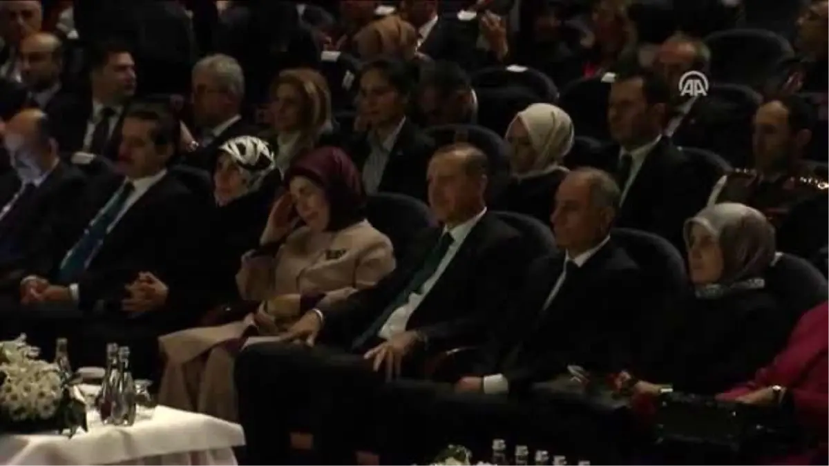 Cumhurbaşkanı Erdoğan, Şarkıya Eşlik Etti