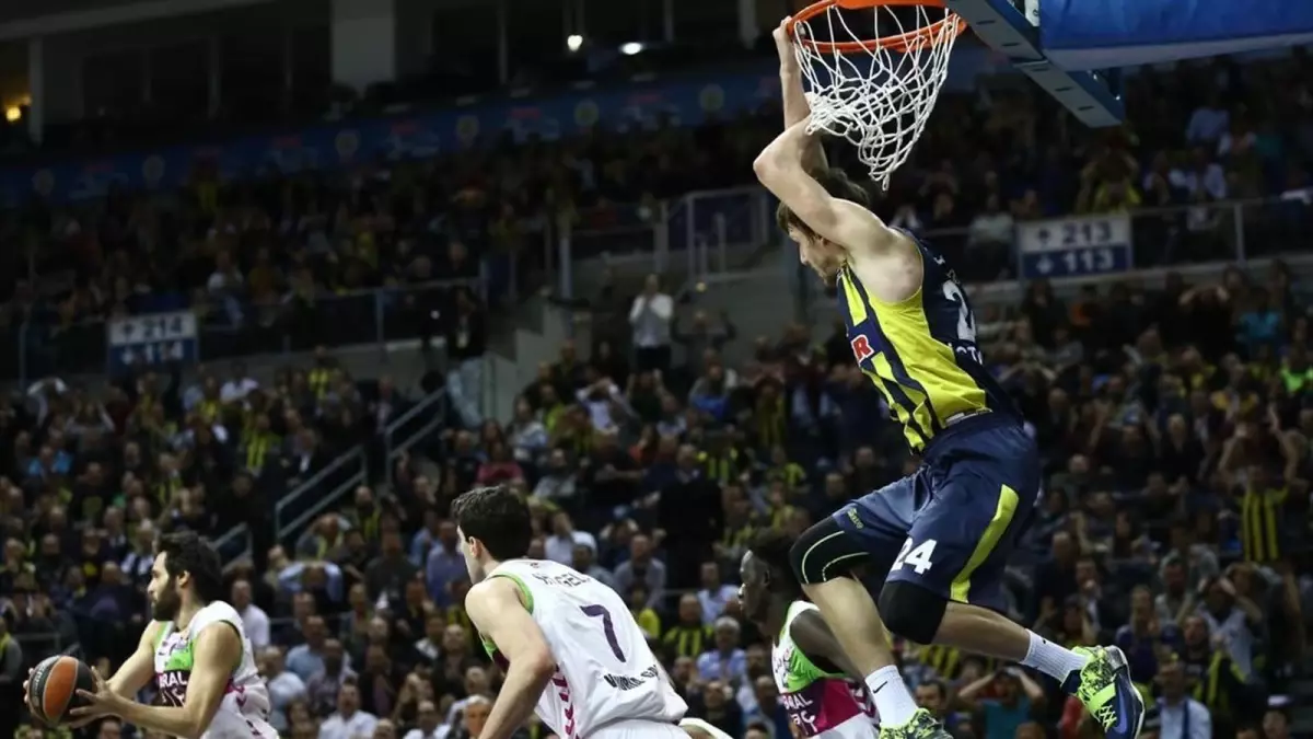 Fenerbahçe Ülker, Laboral Kutxa\'yı Son Topla Mağlup Etti