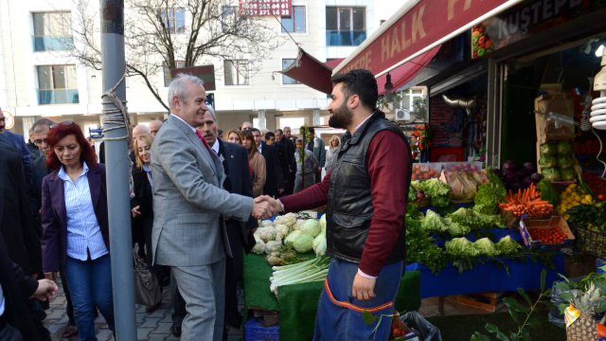 Hayri İnönü, Esnafa Hayırlı İşler Diledi