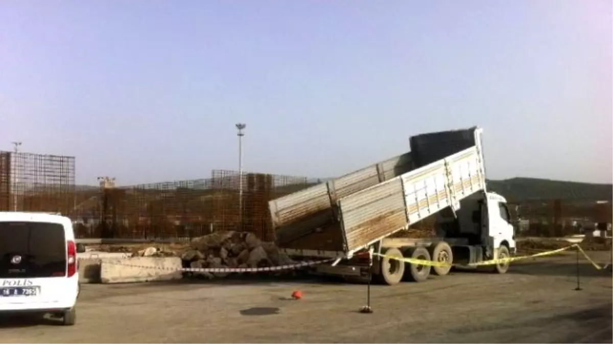 Gemlik\'te Kamyon Şoförü Direksiyon Başında Kalp Krizi Geçirdi