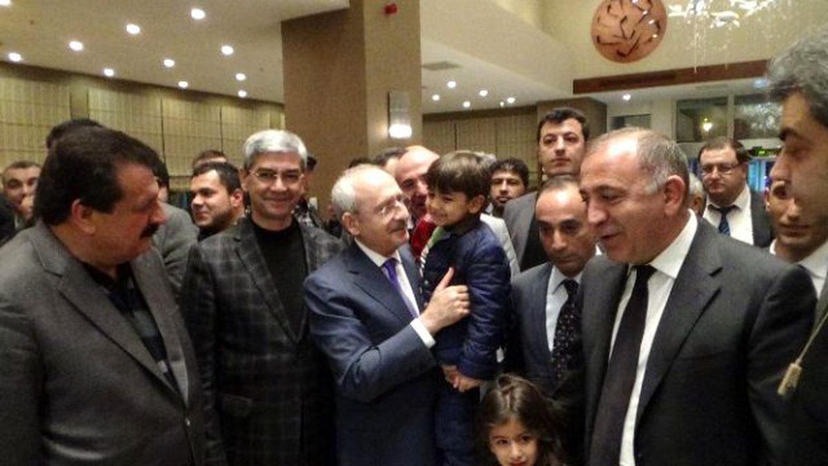Kılıçdaroğlu, Araçta Kilitli Kaldı