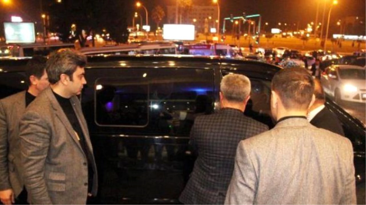 Kılıçdaroğlu ve Yardımcıları, Kapısı Açılmayan Minibüste Kaldı