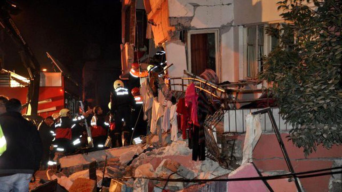 Mersin\'de Çöken Binanın Enkazında Kimse Kalmadı