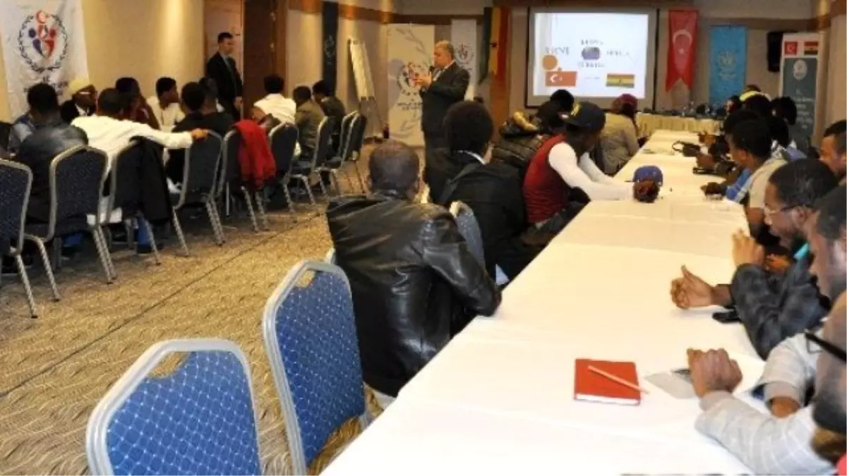 NEÜ Rektörü Ganalı Öğrencilerle Bir Araya Geldi