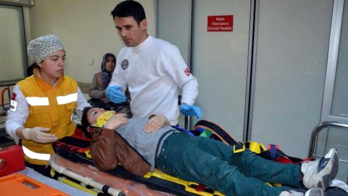 Oyun Oynarken Çukura Düşen Çocuk Yaralandı