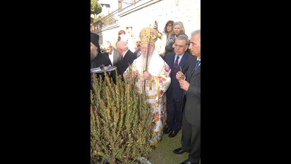 Patrik Bartholomeos, İzmir Ziyaretinin İlk Gününde Ayin Yönetti
