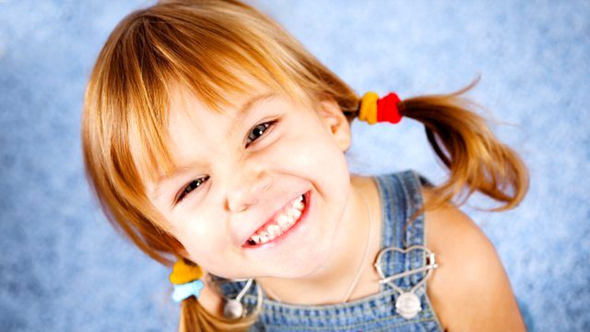 Sağlıklı Dişler İçin Miniklerin Diş İpi Kullanması Şart