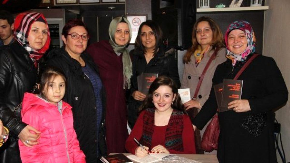 Şair Çandarlı İlk Kitabını Tanıttı