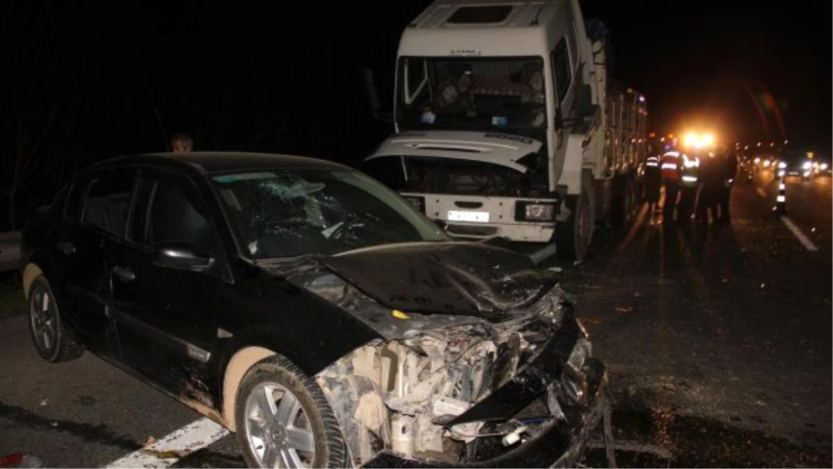 Sakarya\'da Zincirleme Trafik Kazası: 3 Yaralı