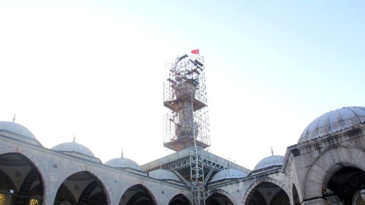 Sultanahmet Camii\'nin Minaresinde Kayma Tespit Edildi