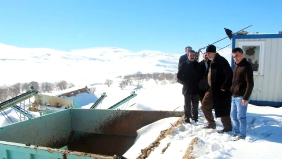 Taşeron İşçiler, Maaşlarını Alamadıkları İçin Makinelere El Koydu