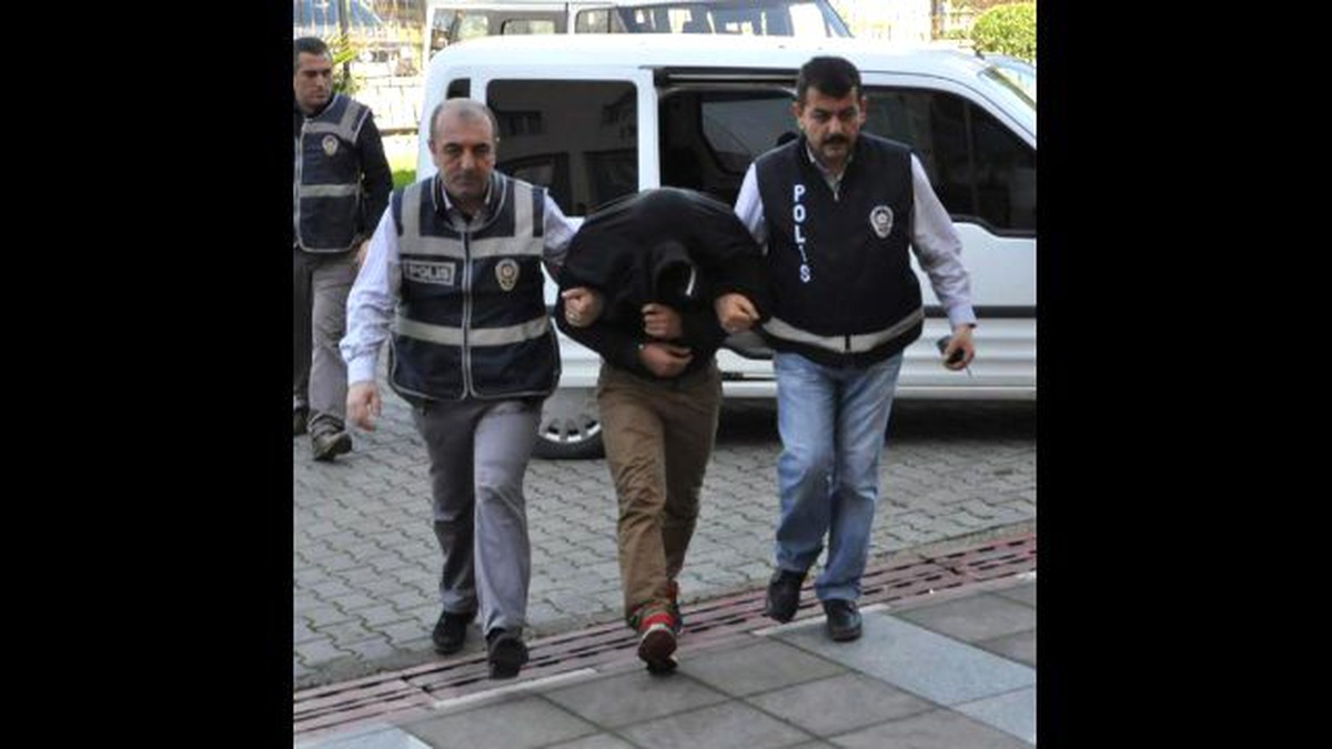 Banka Soygunu Zanlısı 2 Belediye Çalışanı Adliyeye Sevk Edildi-Yeniden