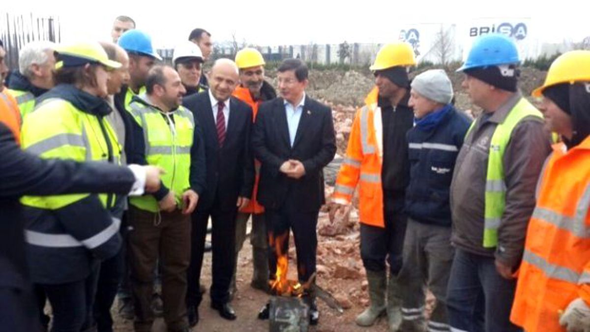 Başbakan Davutoğlu Kocaeli\'nde İşçilerle Buluştu