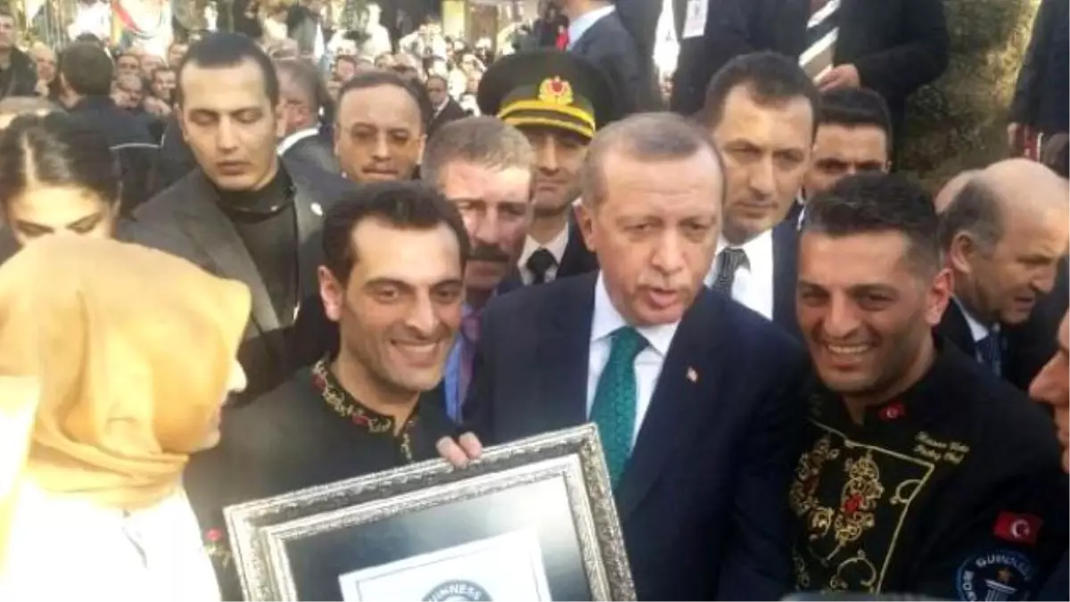 Cumhurbaşkanı Erdoğan, Rekortmen Börekçiyi Saraya Davet Etti