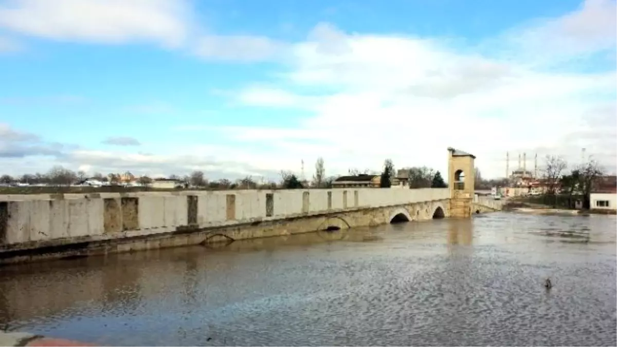 Edirne\'de Sel Sonrası Temizlik Çalışmaları Sürüyor