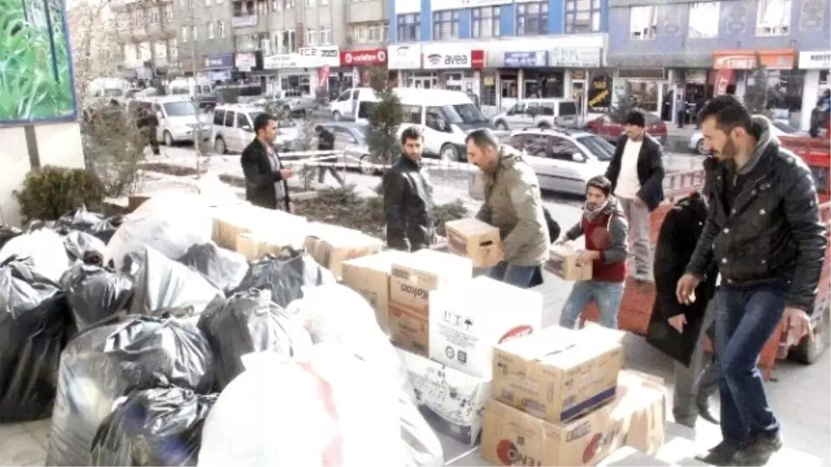 Hakkari\'de Kobani\'ye Yardımlar Devam Ediyor