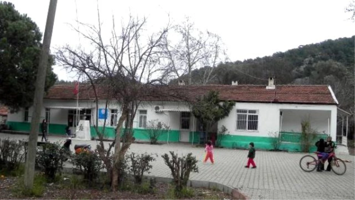 Öğrenci Sayısı 7\'ye Düşen Okul Kapatıldı, Vekiller Seferber Oldu