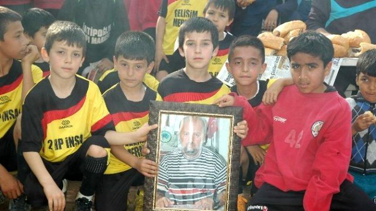 Öğrencileri Bekir Hoca\'yı Unutmadı