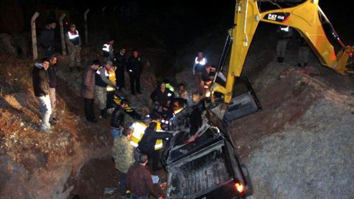 Pikap Menfeze Uçtu: 1 Ölü, 2 Yaralı