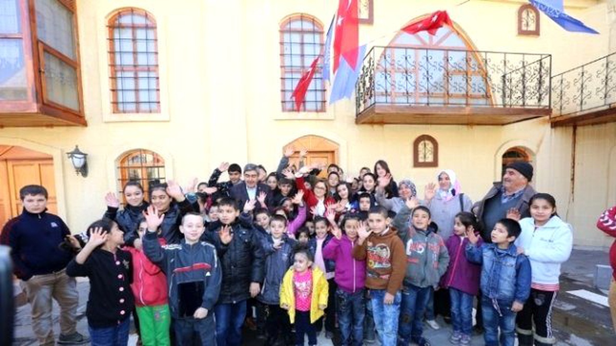 Şahin ve Özkeçeci Yetim Çocuklarla Kahvaltıda Buluştu