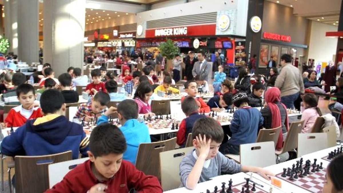 Satrancın Ustaları Piazza\'da Yarıştı