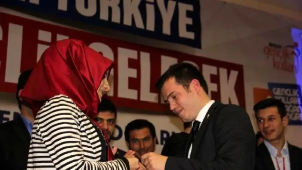 AK Parti Gençlik Kolları Başkanı Seçildiği Kongrede Evlenme Teklifi de Yaptı