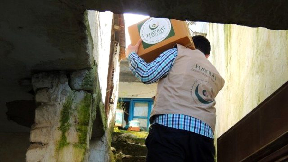 Hayrat Derneğinden İhtiyaç Sahiplerine Yardım