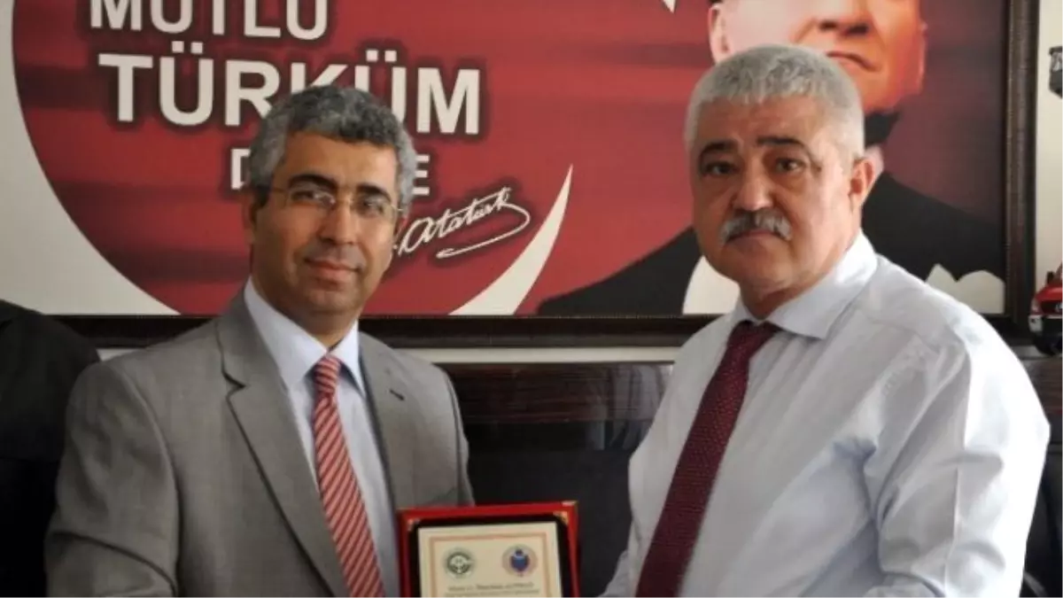 İtfaiye Daire Başkanı Alpman\'a Plaket