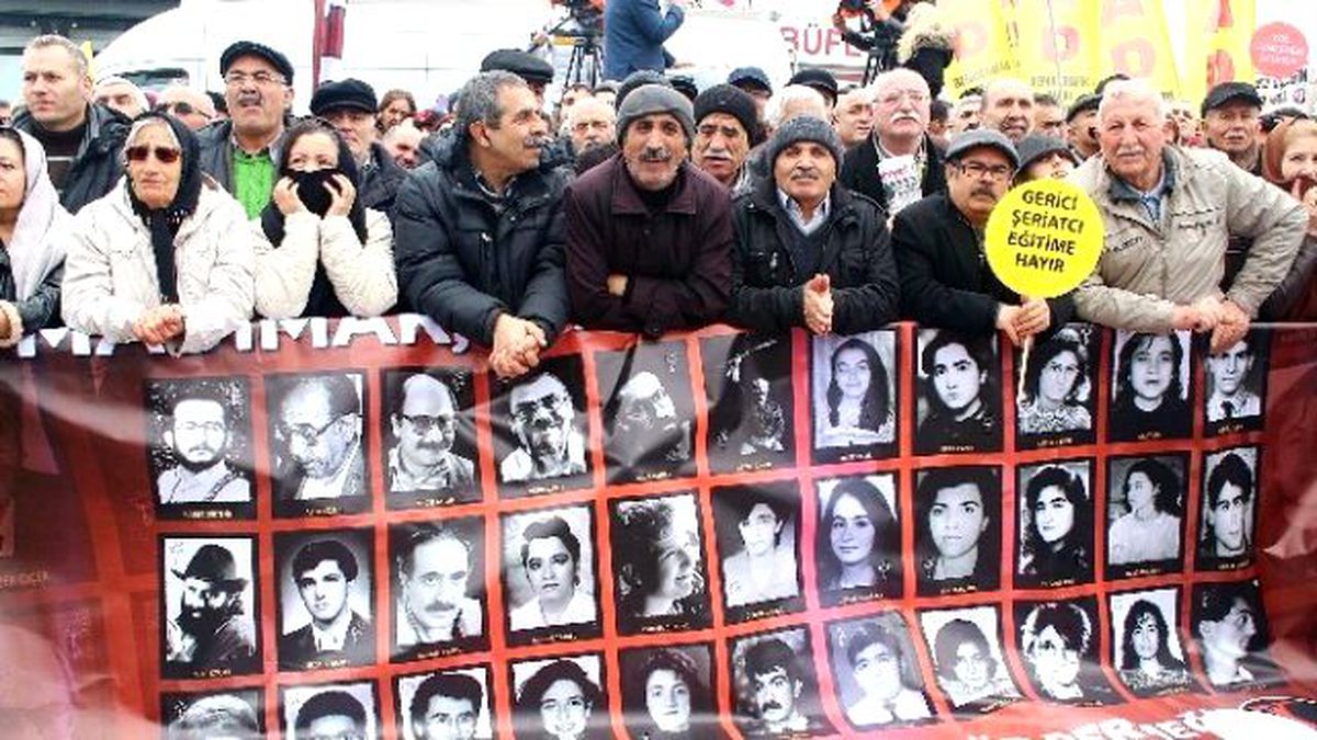 Kadıköy\'de Büyük Alevi Mitingi
