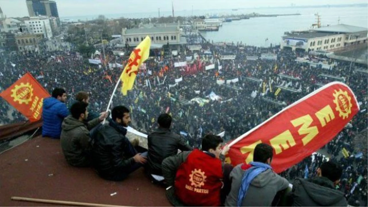 Kadıköy\'deki Alevi Mitingine Binlerce Vatandaş Katıldı