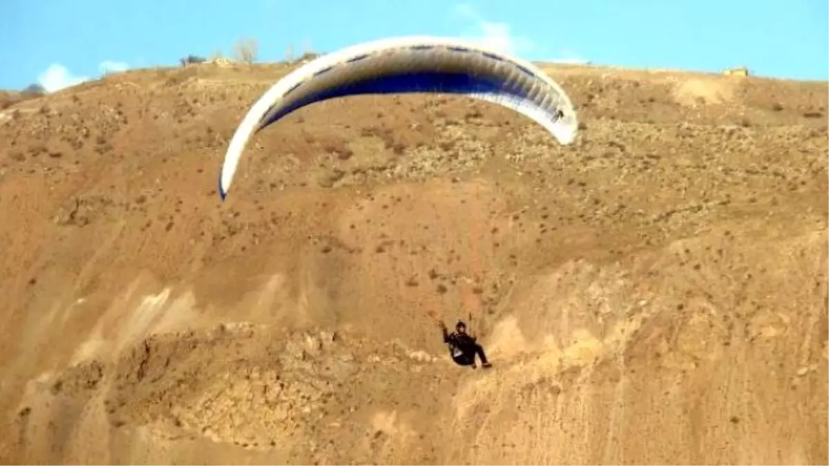 Karlı Dağların Doruklarında Adrenalin Tutkusu