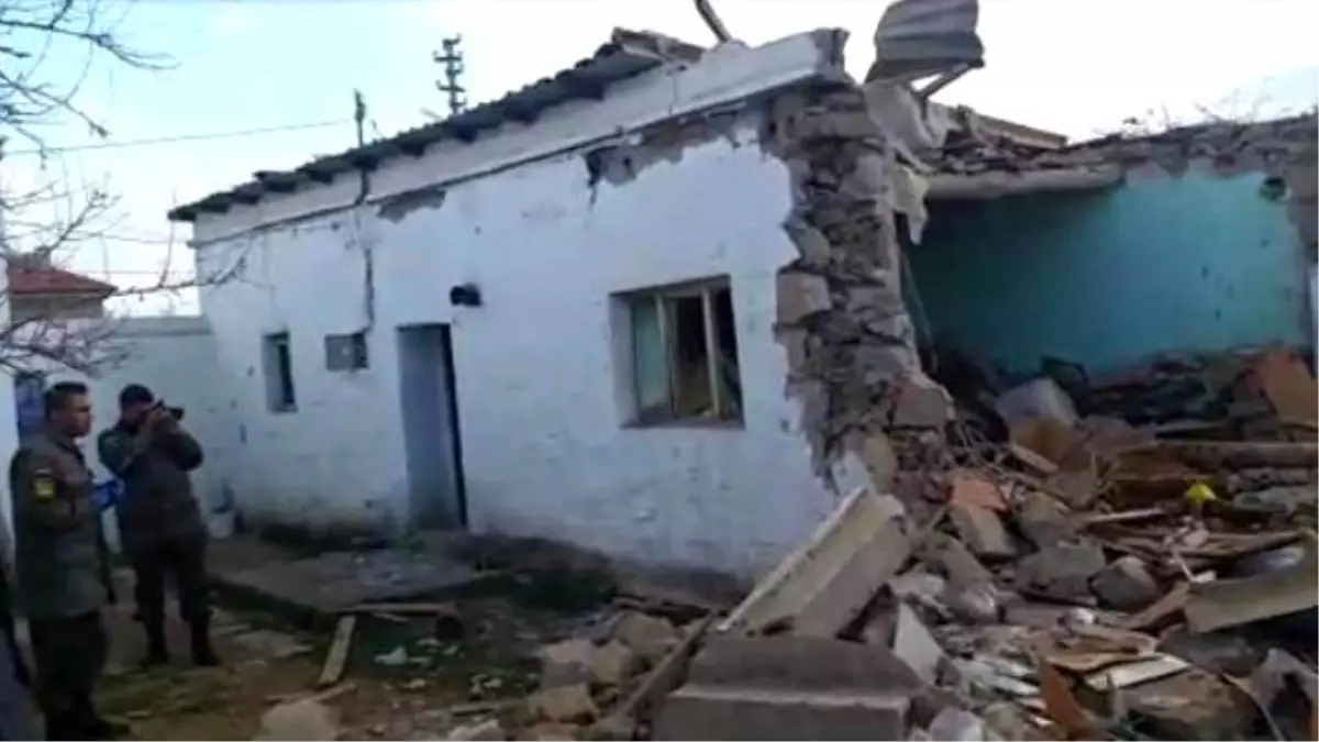 Niğde\'de Tüp Patladı: 3 Ev Harabeye Döndü