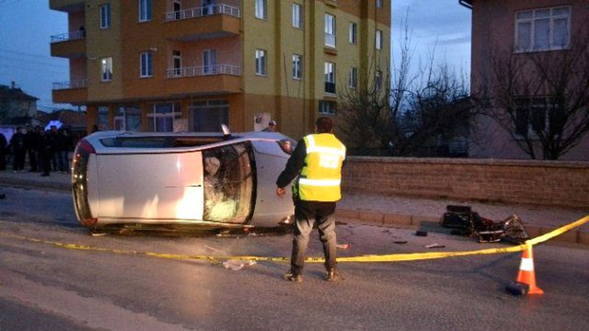 Otomobil Elektrikli Bisiklete Çarptı: 1 Ölü, 1 Yaralı
