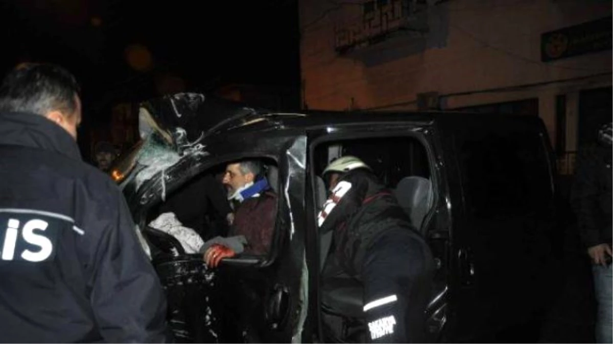 Şüpheli Aracı Takipte Kaza: 2 Polis Yaralandı