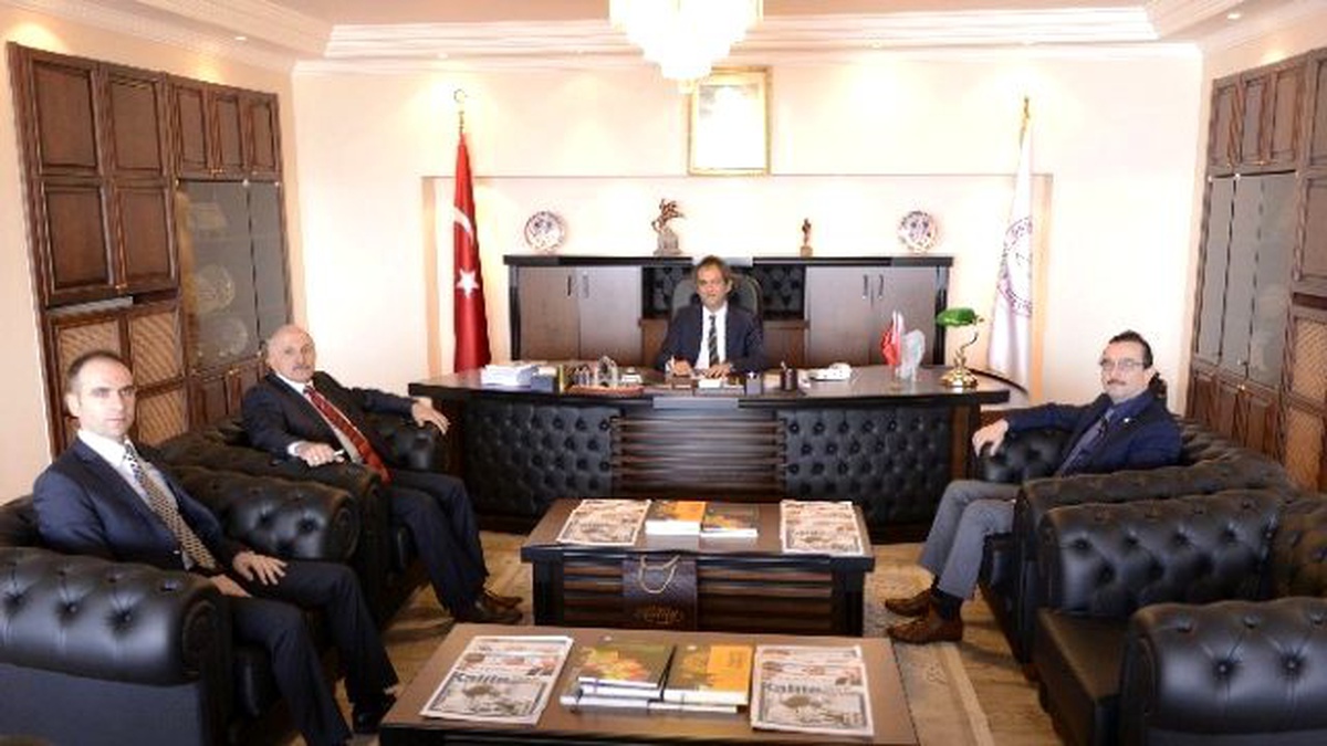 Türk Kızılayı\'ndan Rektör Özer\'e Ziyaret