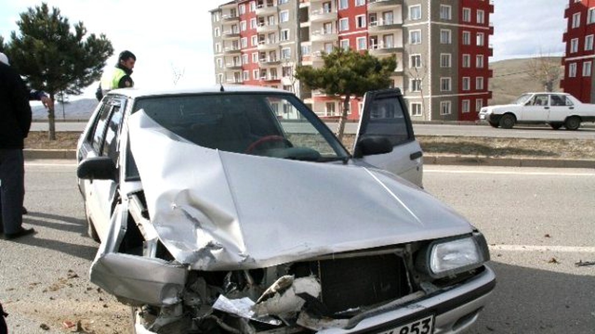 Yozgat\'ta İki Ayrı Trafik Kazasında 2 Kişi Yaralandı