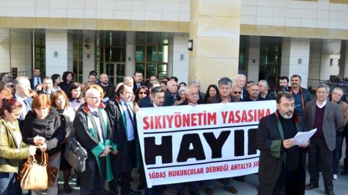 Avukatlardan İç Güvenlik Paketi Protestosu