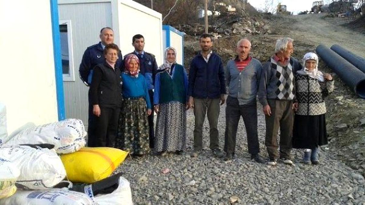 Bafra Umut Derneği\'nden Evleri Yanan Ailelere Destek