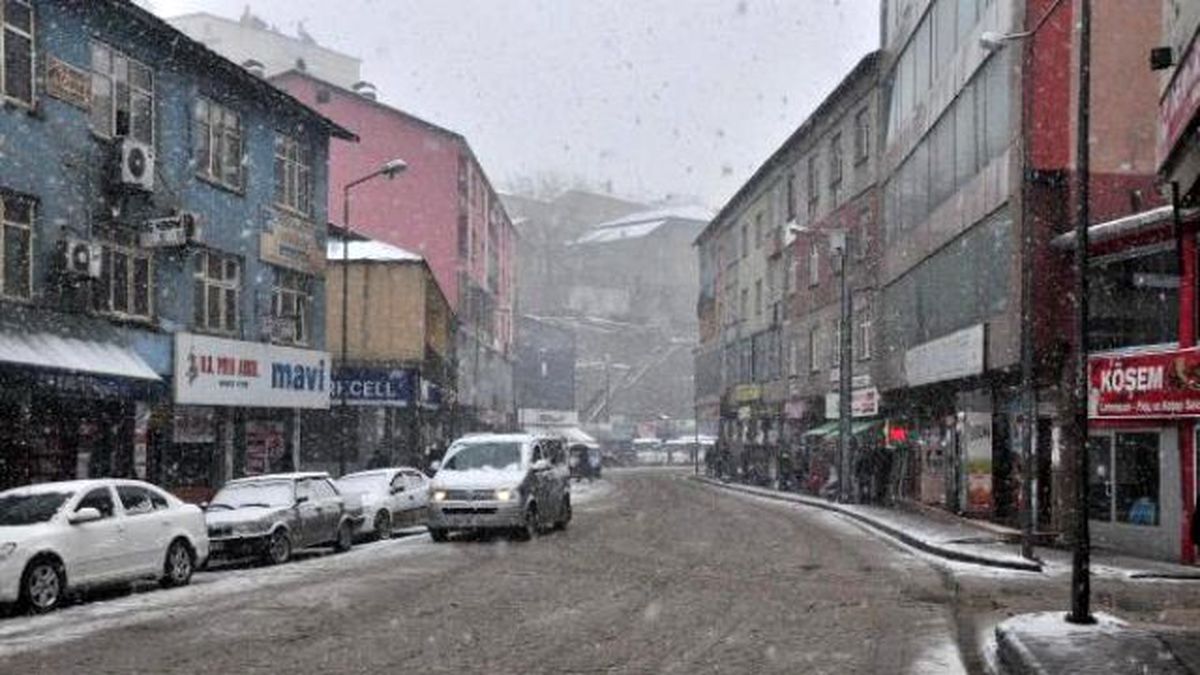 Bitlis\'te 17 Köy Yolu Kardan Kapandı