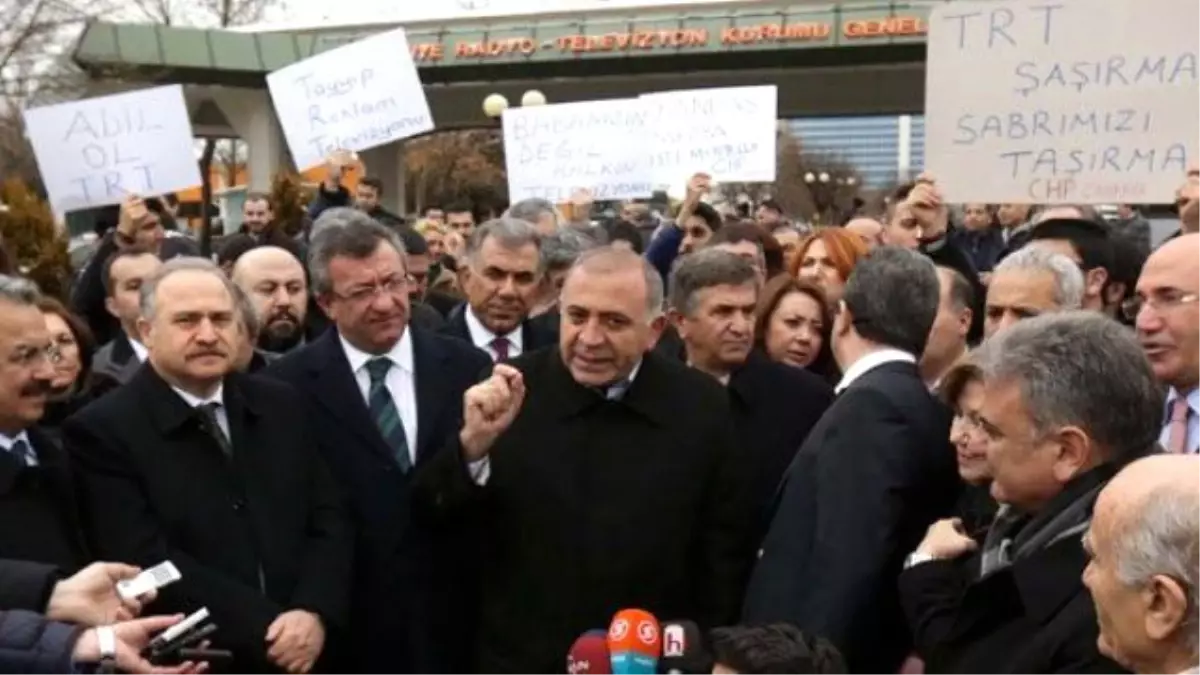 CHP\'li Vekiller ve Partililer TRT\'yi Bastı