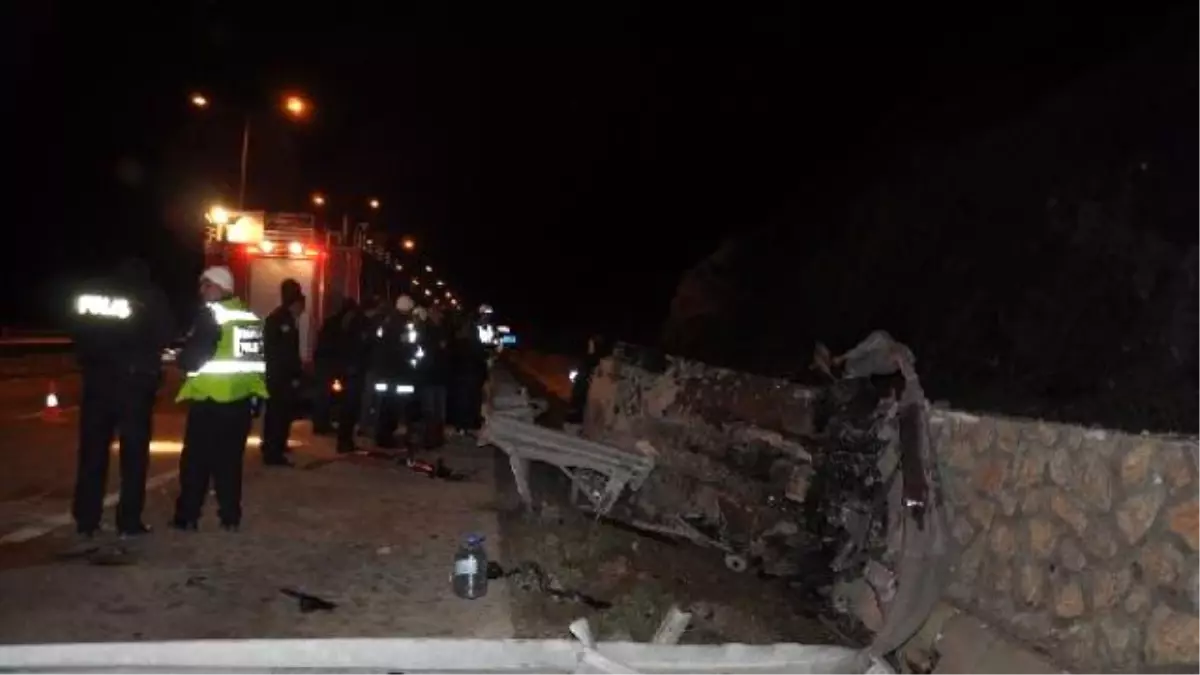 Çorum\'da İki Otomobil Çarpıştı: 1 Ölü, 3 Yaralı