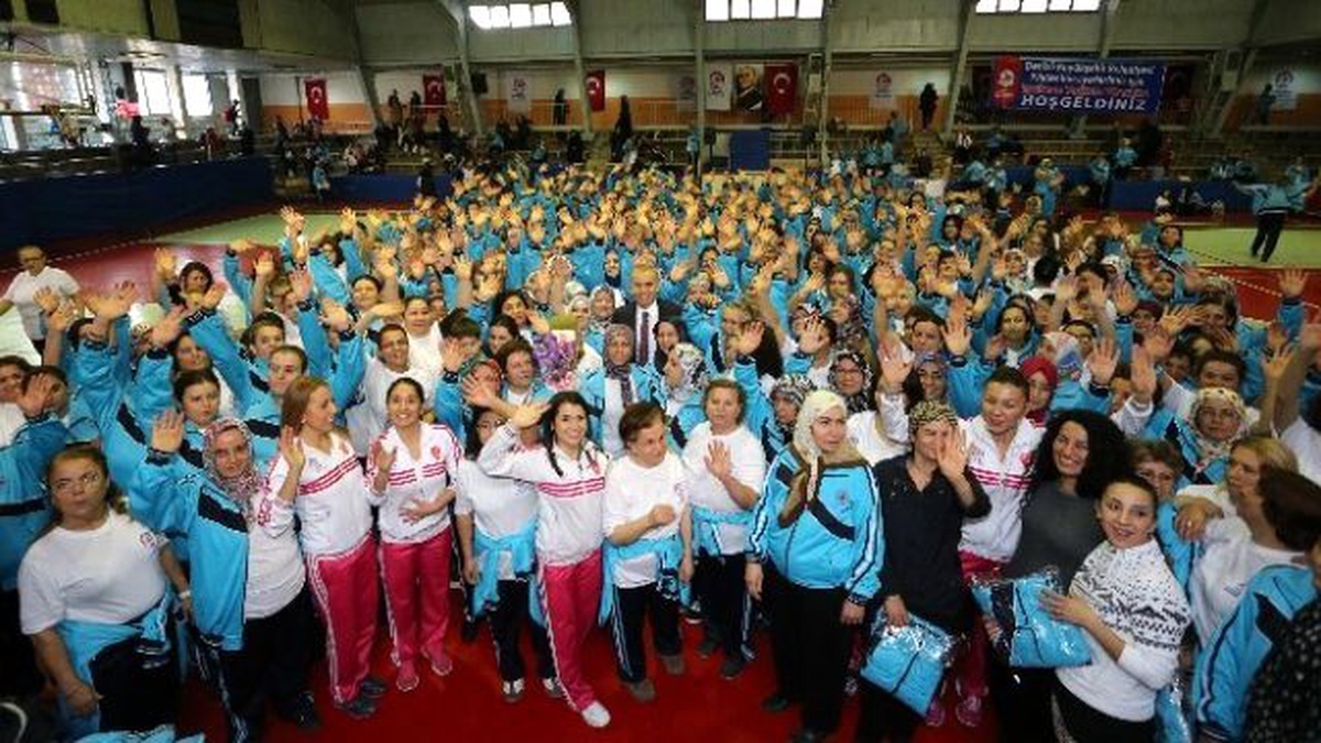 Denizli\'de 75 Bin Kişiye Ücretsiz Spor Kursu Verildi